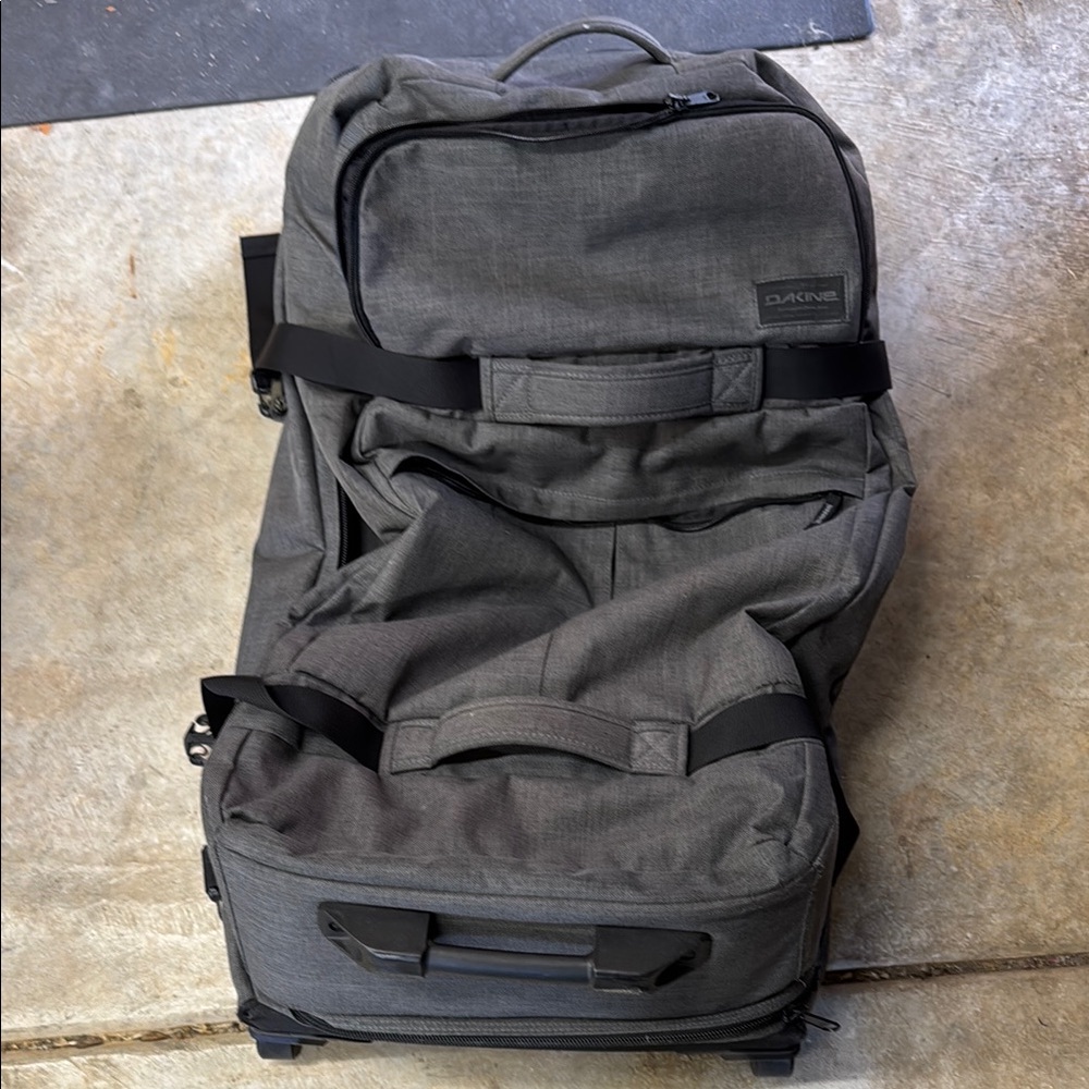 Dakine Gray Luggage Travel Bag with Rugged Design
